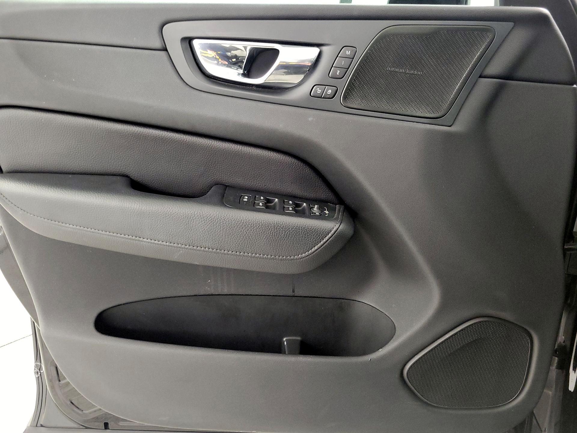 Thumbnail: 2019 Volvo XC60 - 12