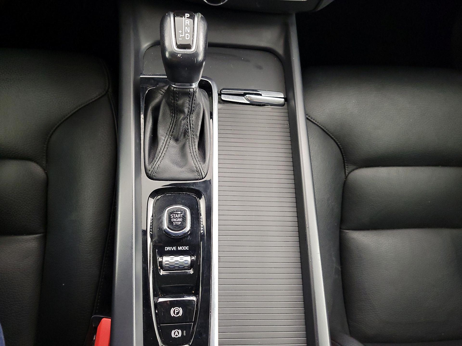 Thumbnail: 2019 Volvo XC60 - 18