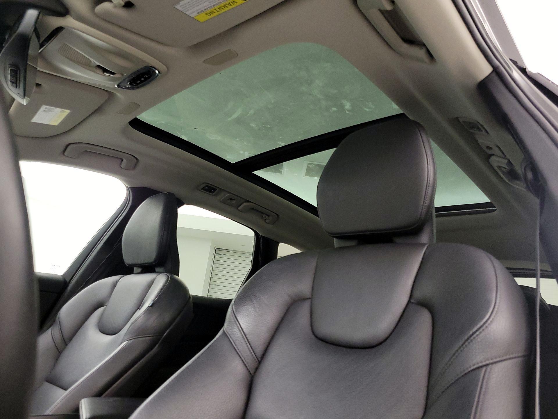 Thumbnail: 2019 Volvo XC60 - 20