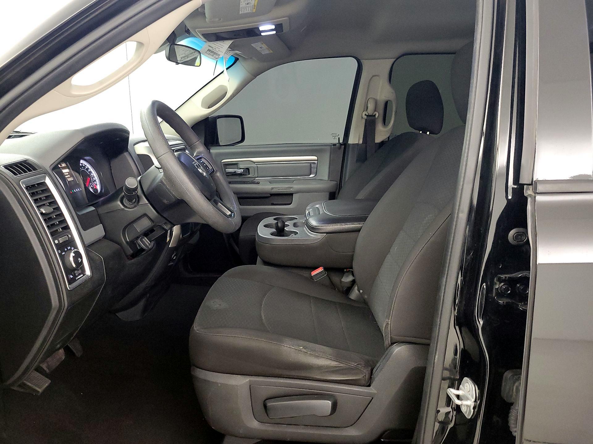 Thumbnail: 2020 RAM 1500 Classic - 11