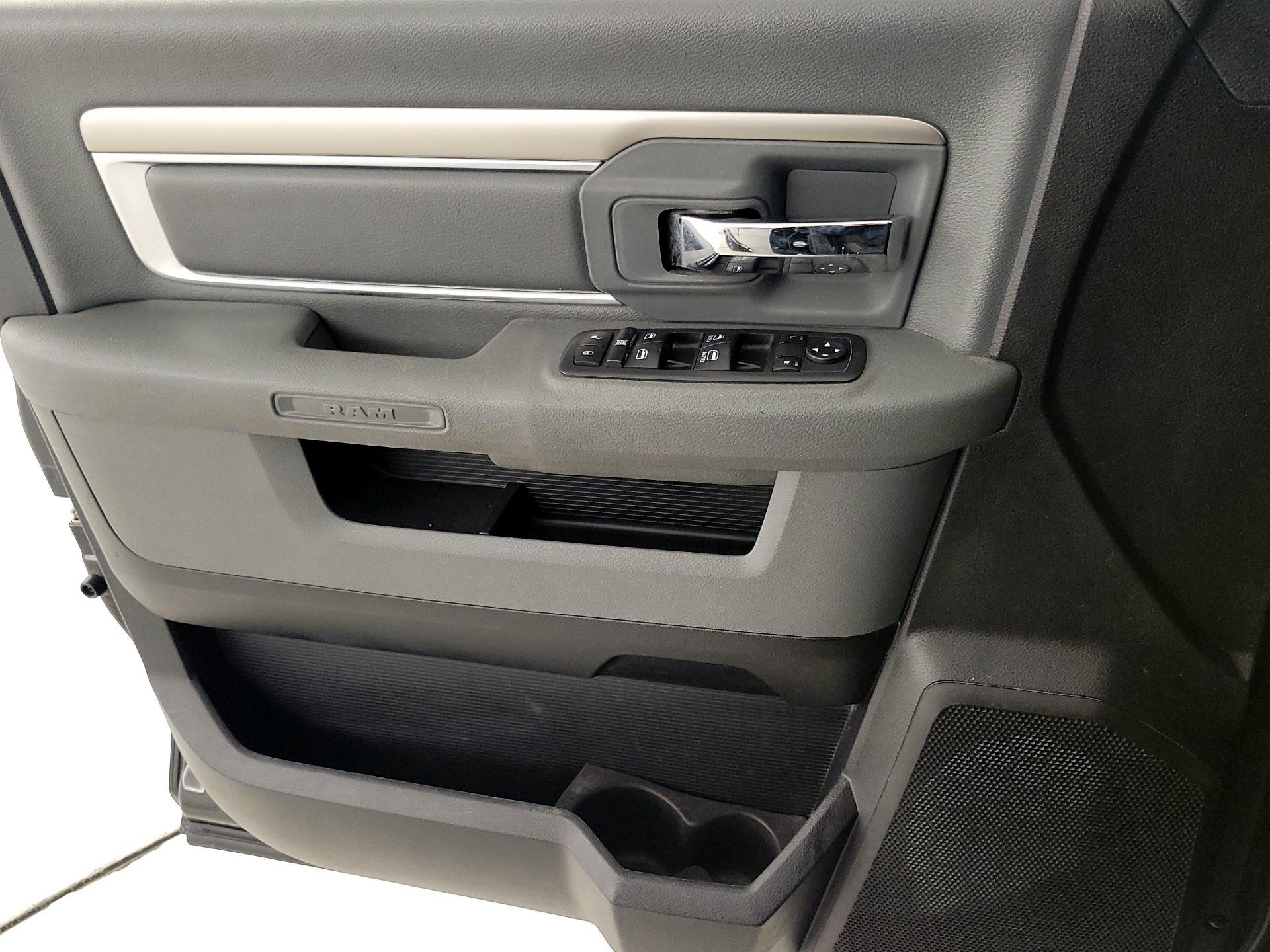 Thumbnail: 2020 RAM 1500 Classic - 12