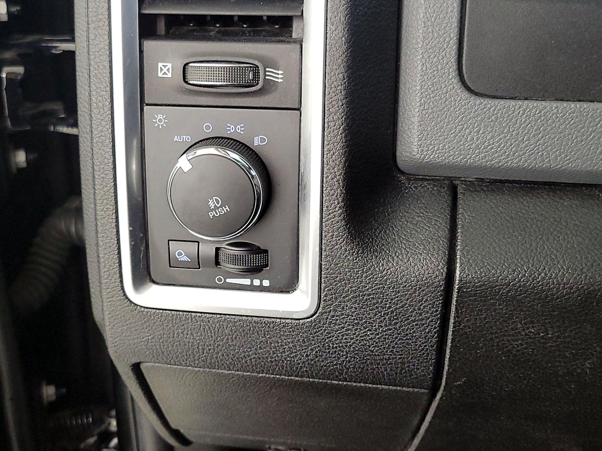 Thumbnail: 2020 RAM 1500 Classic - 13