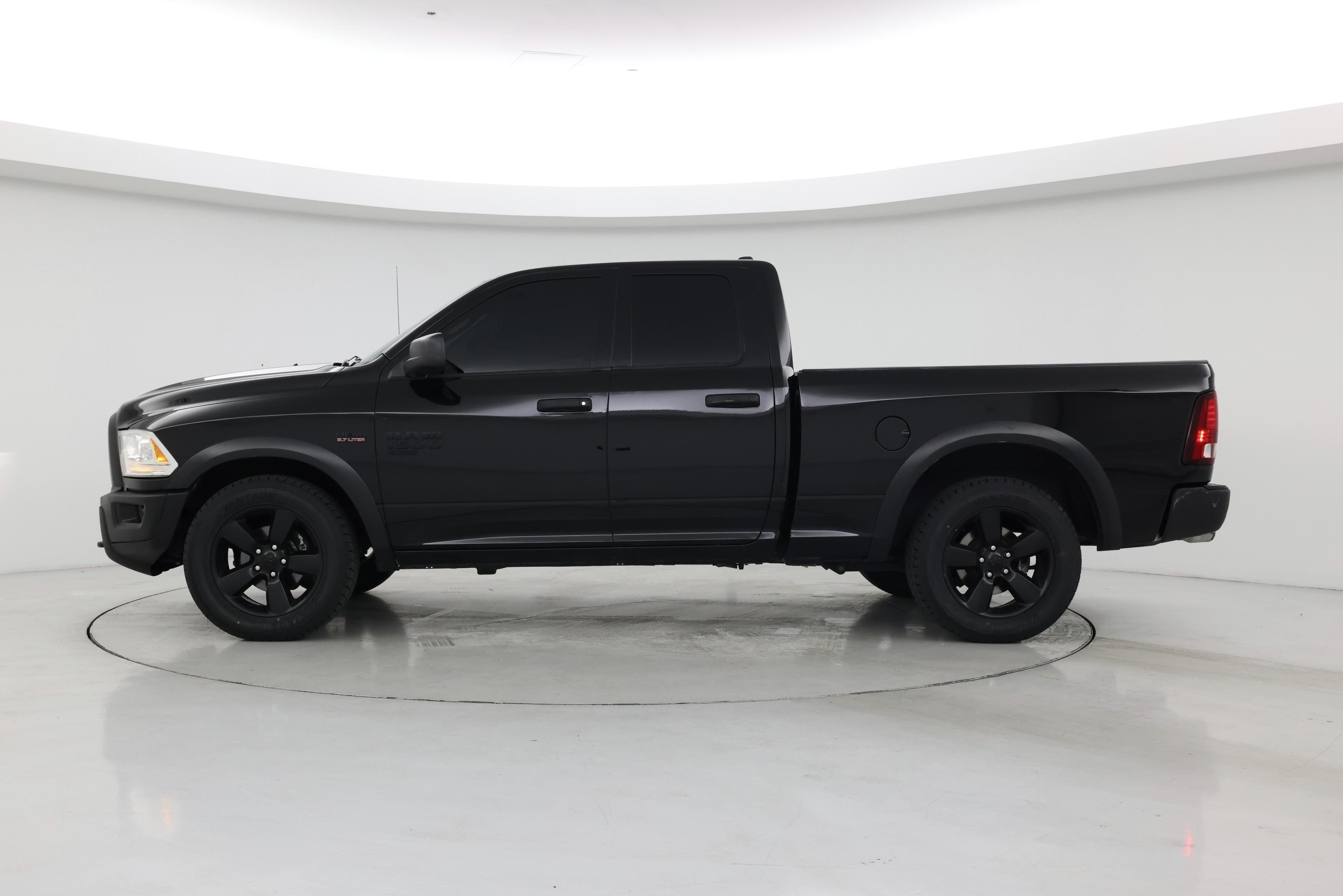 Thumbnail: 2020 RAM 1500 Classic - 3