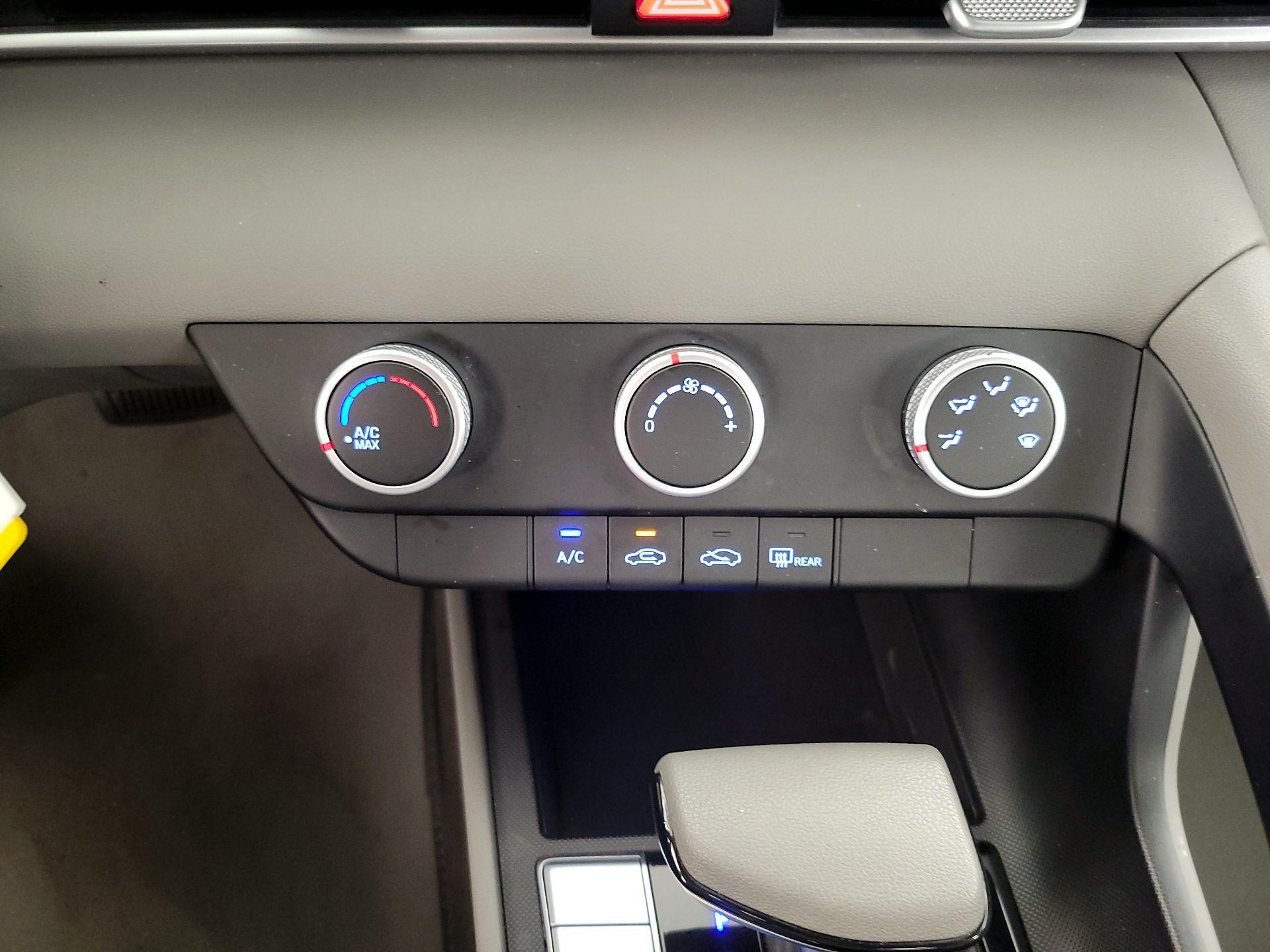 Thumbnail: 2024 Hyundai Elantra - 16