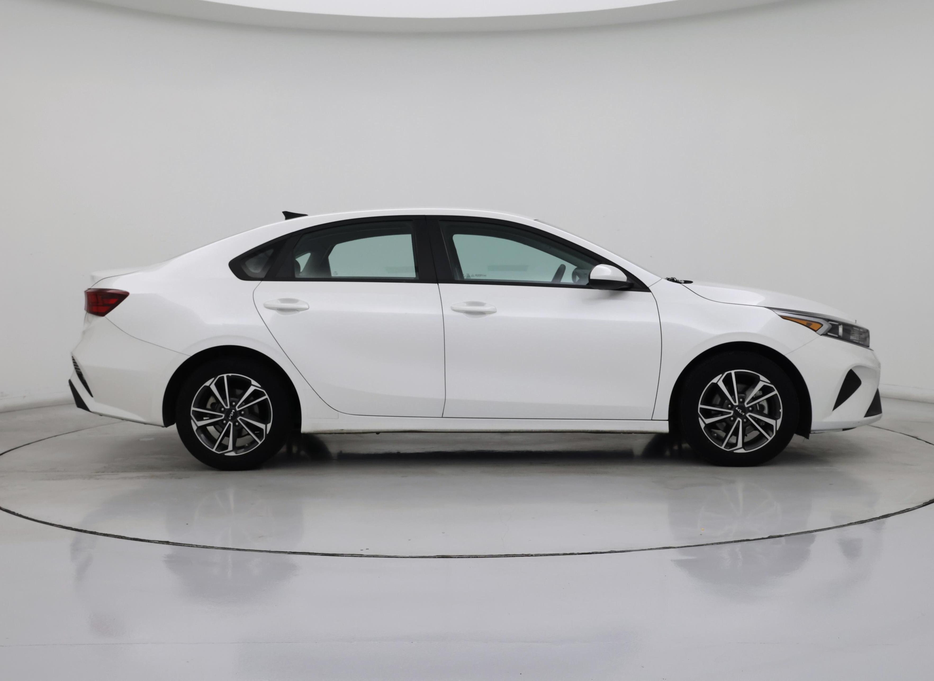 Thumbnail: 2023 Kia Forte - 7