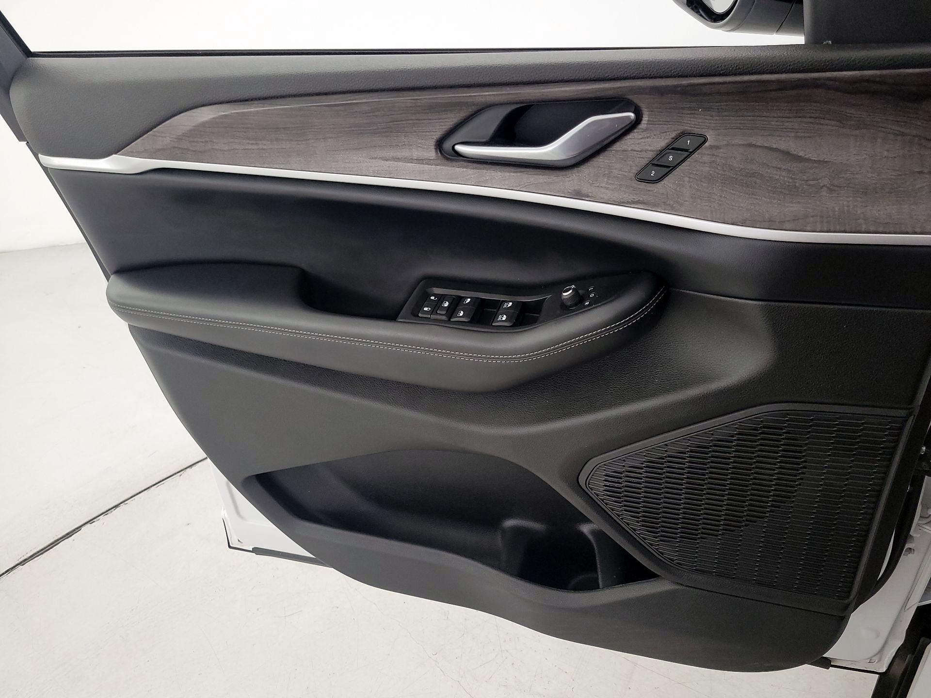 Thumbnail: 2023 Jeep Grand Cherokee - 12