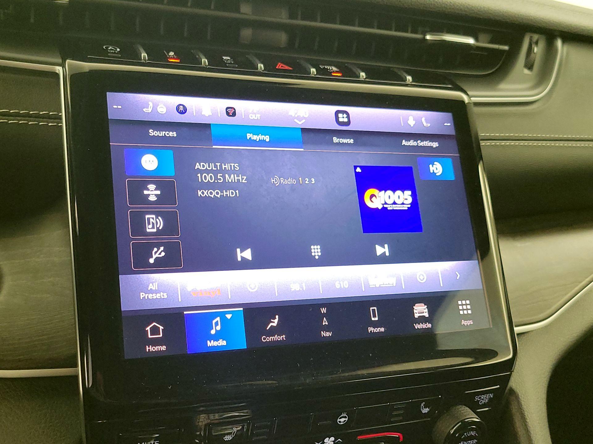 Thumbnail: 2023 Jeep Grand Cherokee - 16