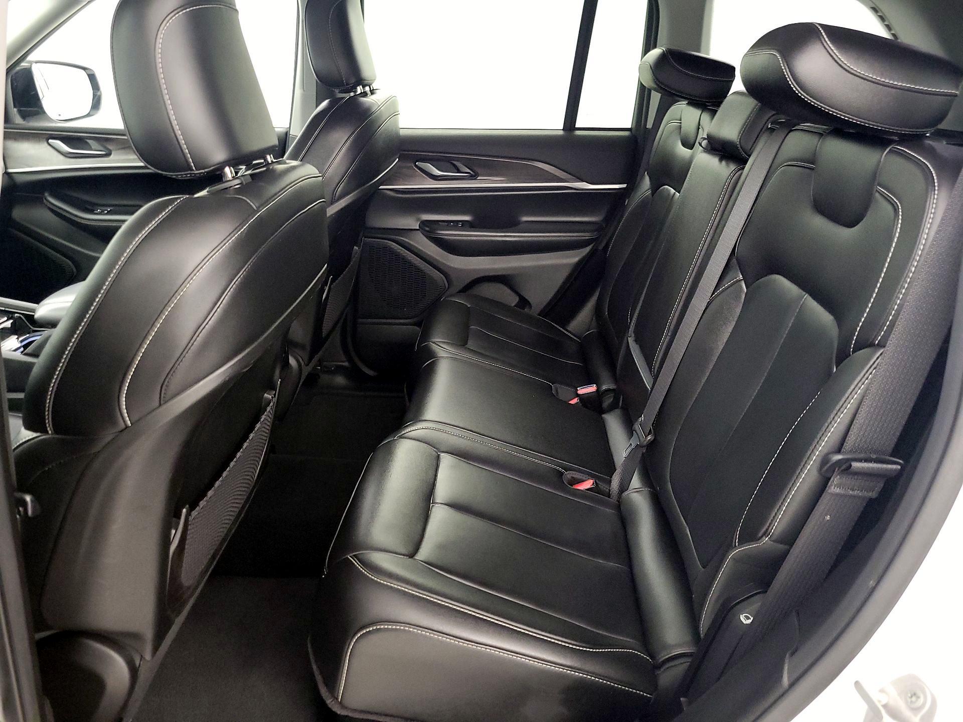 Thumbnail: 2023 Jeep Grand Cherokee - 20