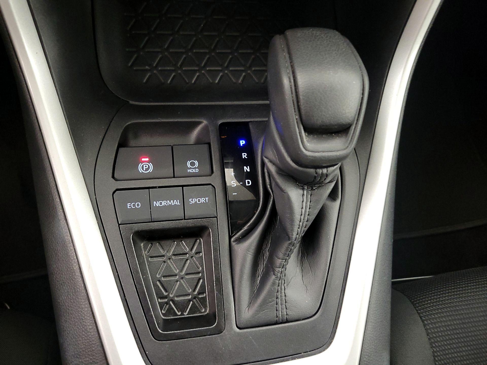 Thumbnail: 2024 Toyota RAV4 - 17