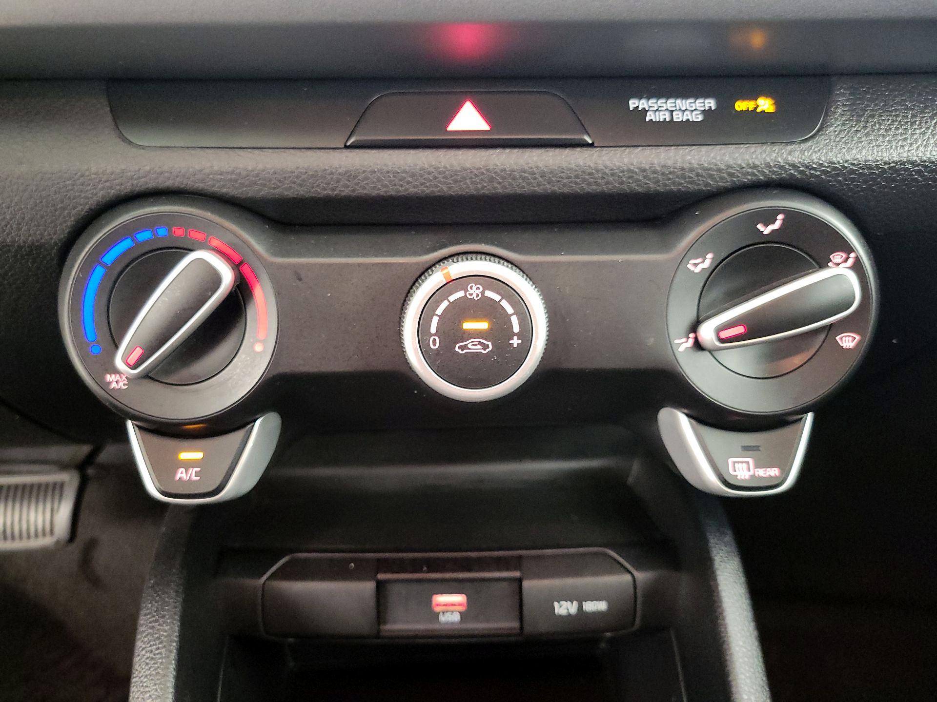 Thumbnail: 2022 Kia Rio - 16