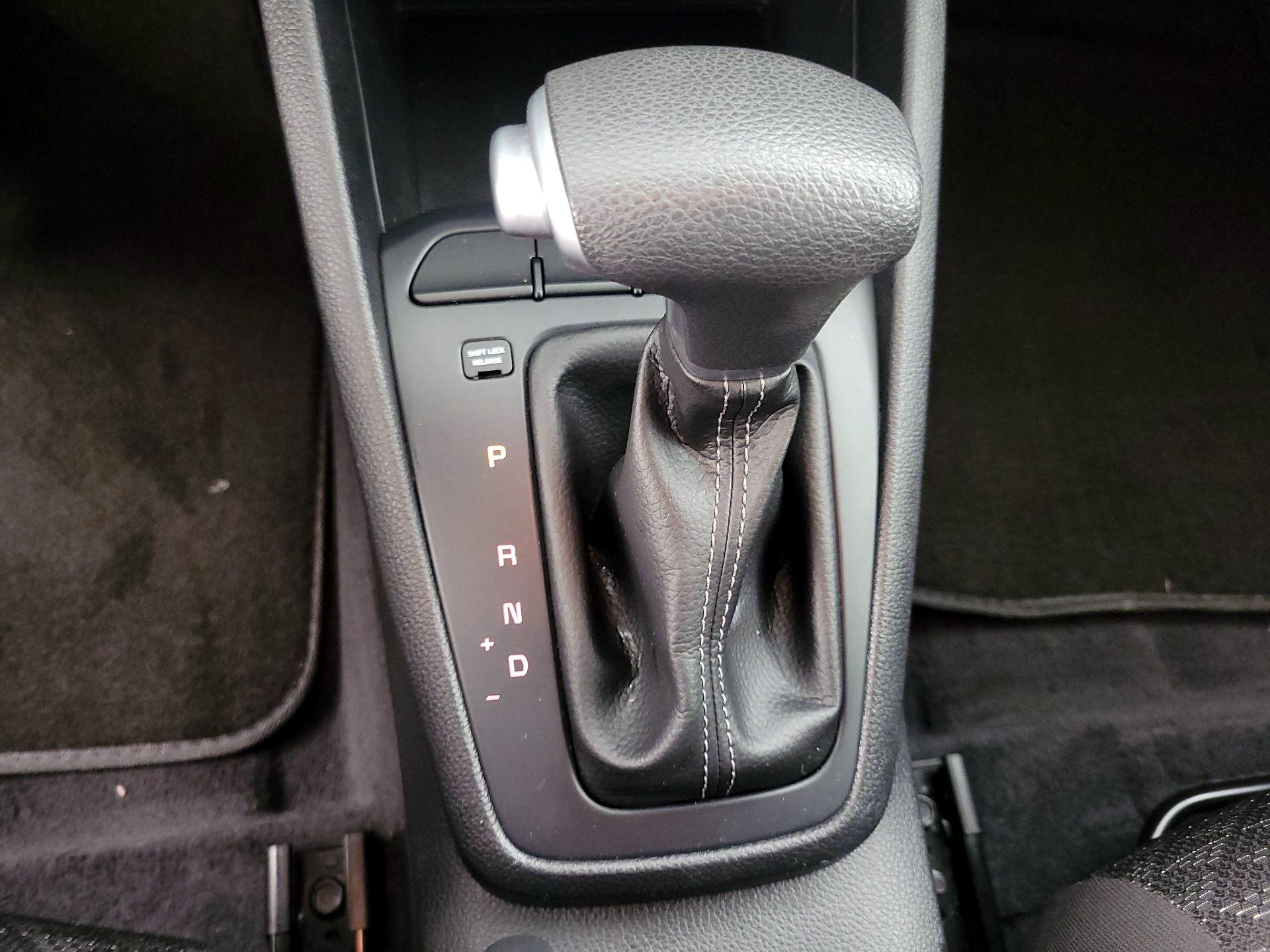 Thumbnail: 2022 Kia Rio - 17