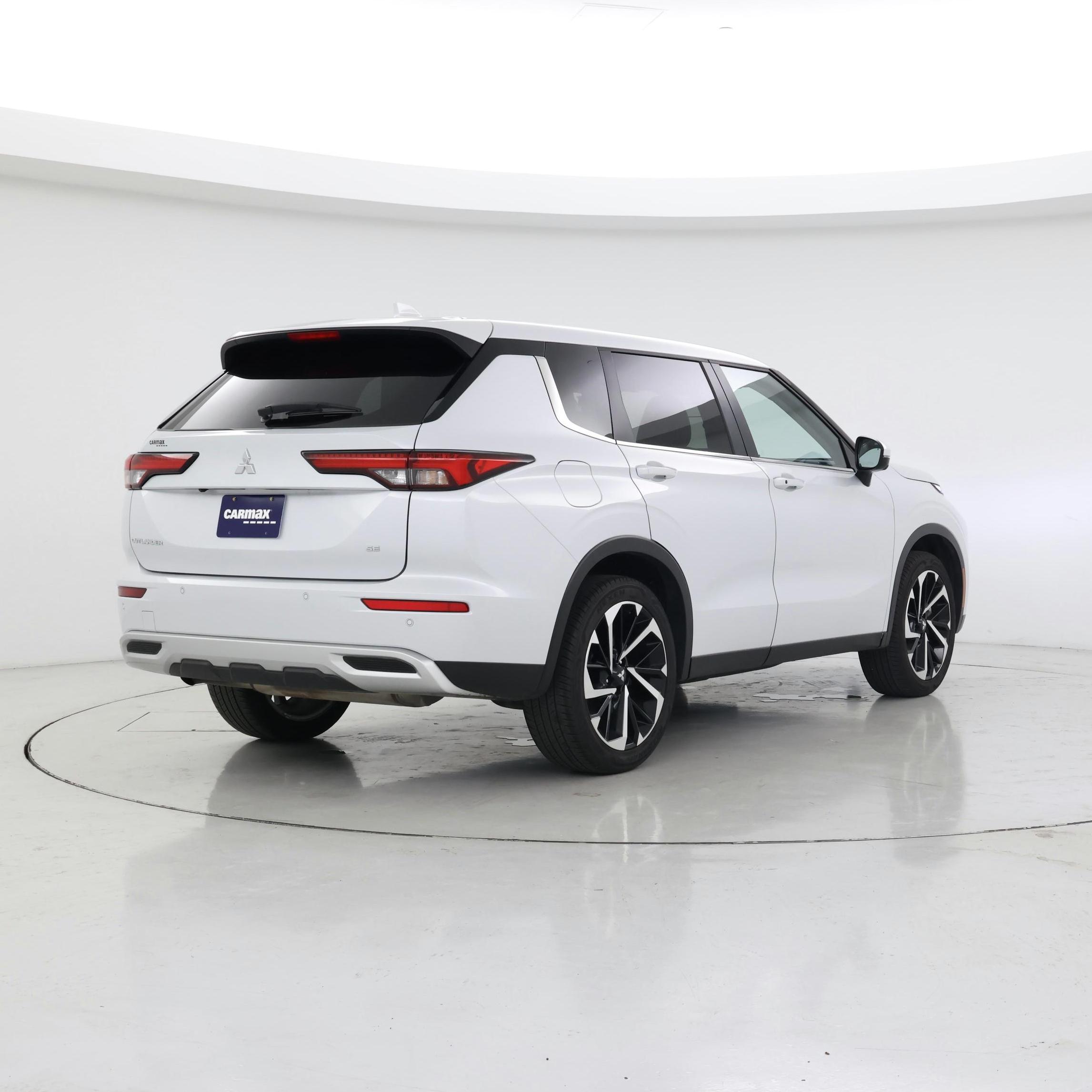 Thumbnail: 2024 Mitsubishi Outlander - 8