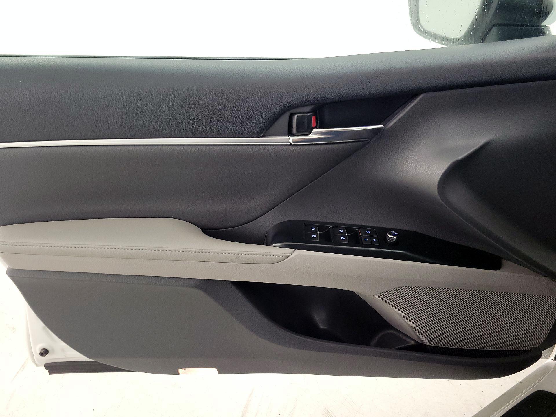 Thumbnail: 2020 Toyota Camry - 12