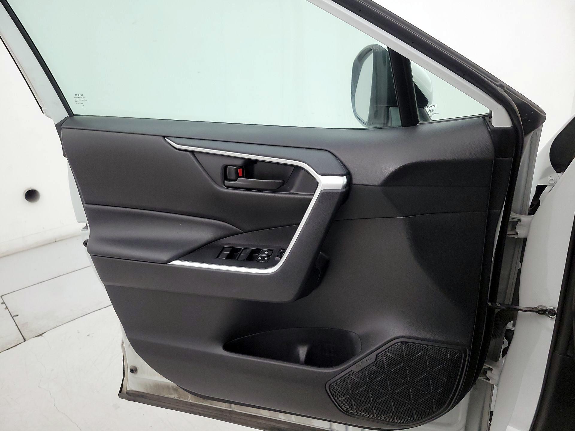 Thumbnail: 2021 Toyota RAV4 - 12