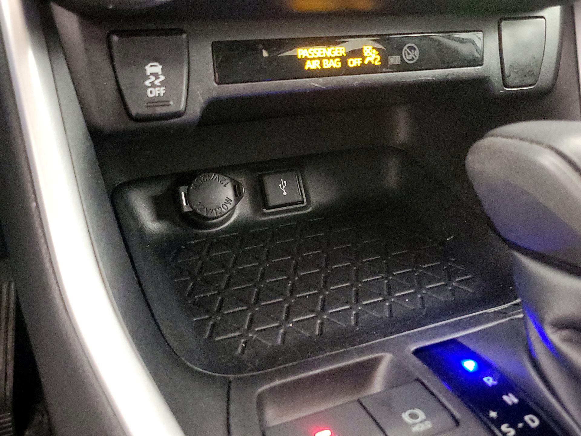 Thumbnail: 2021 Toyota RAV4 - 17