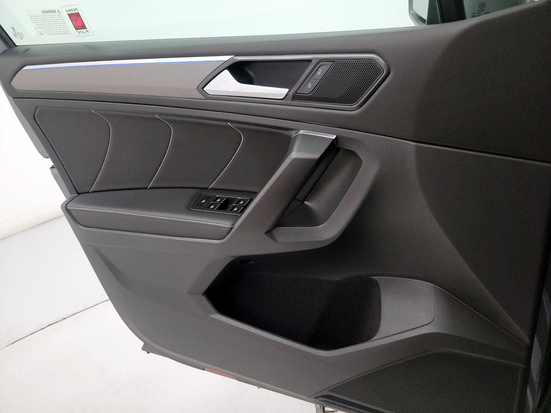 Thumbnail: 2022 Volkswagen Tiguan - 12