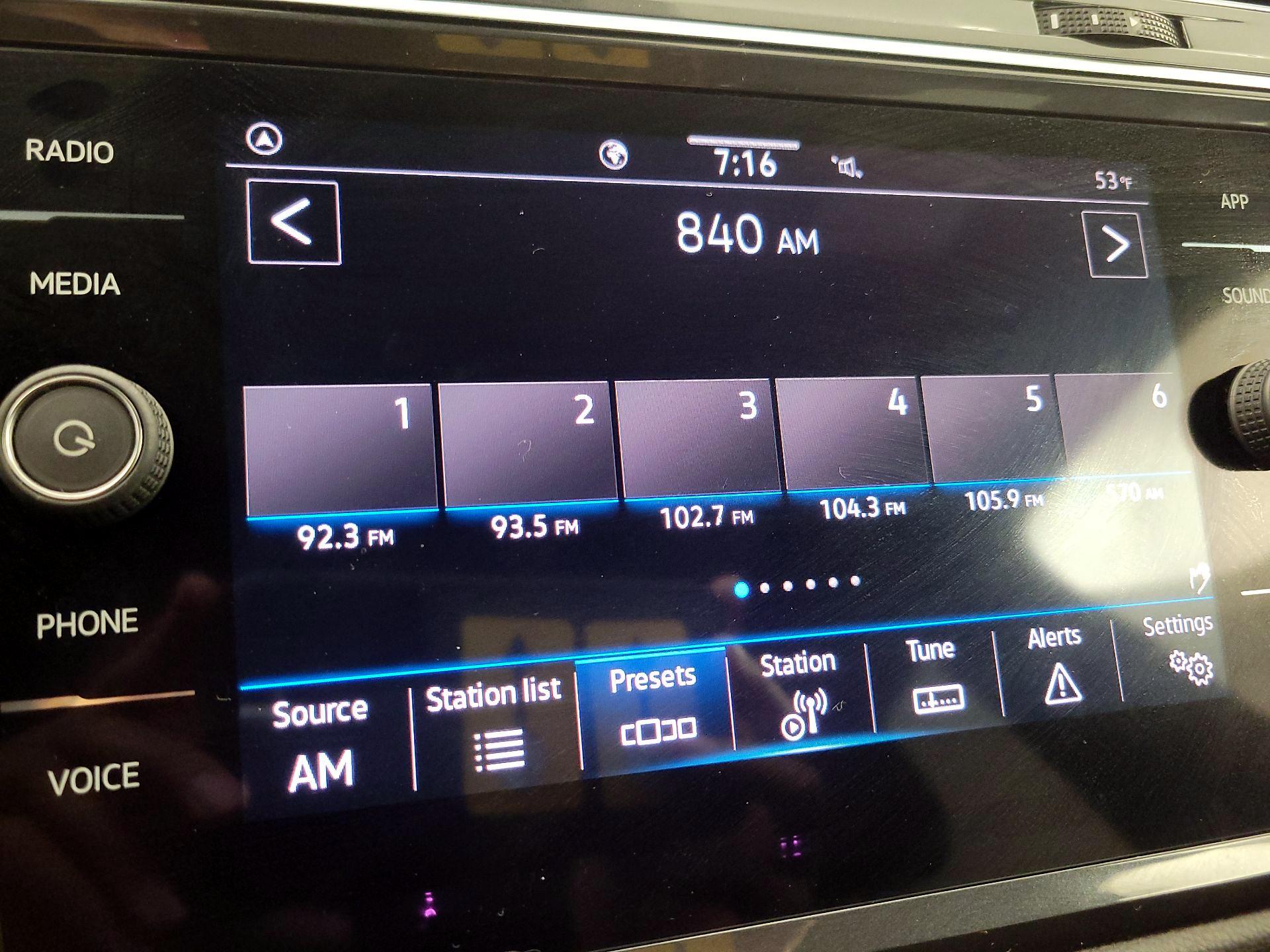 Thumbnail: 2022 Volkswagen Tiguan - 15