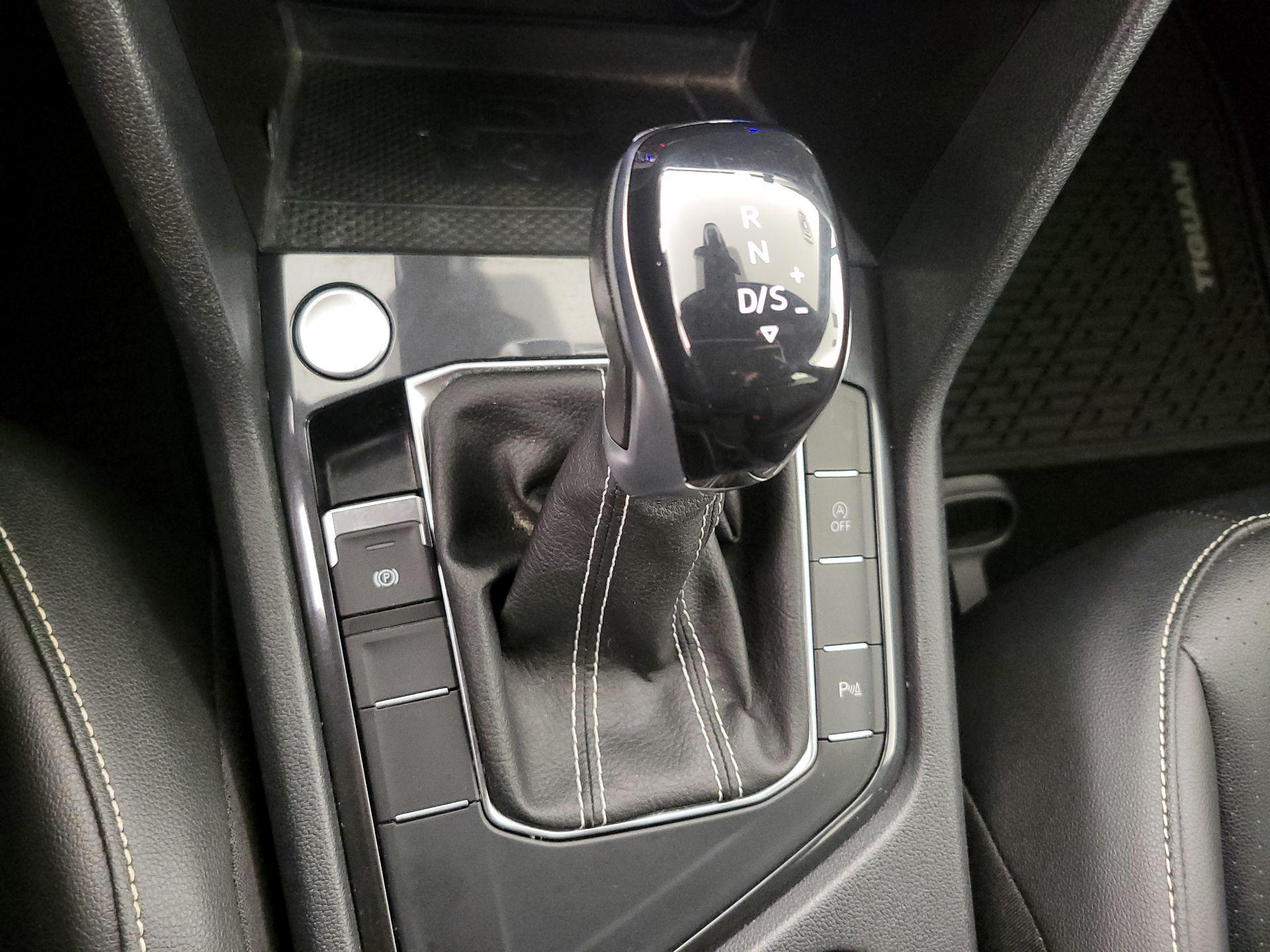 Thumbnail: 2022 Volkswagen Tiguan - 17