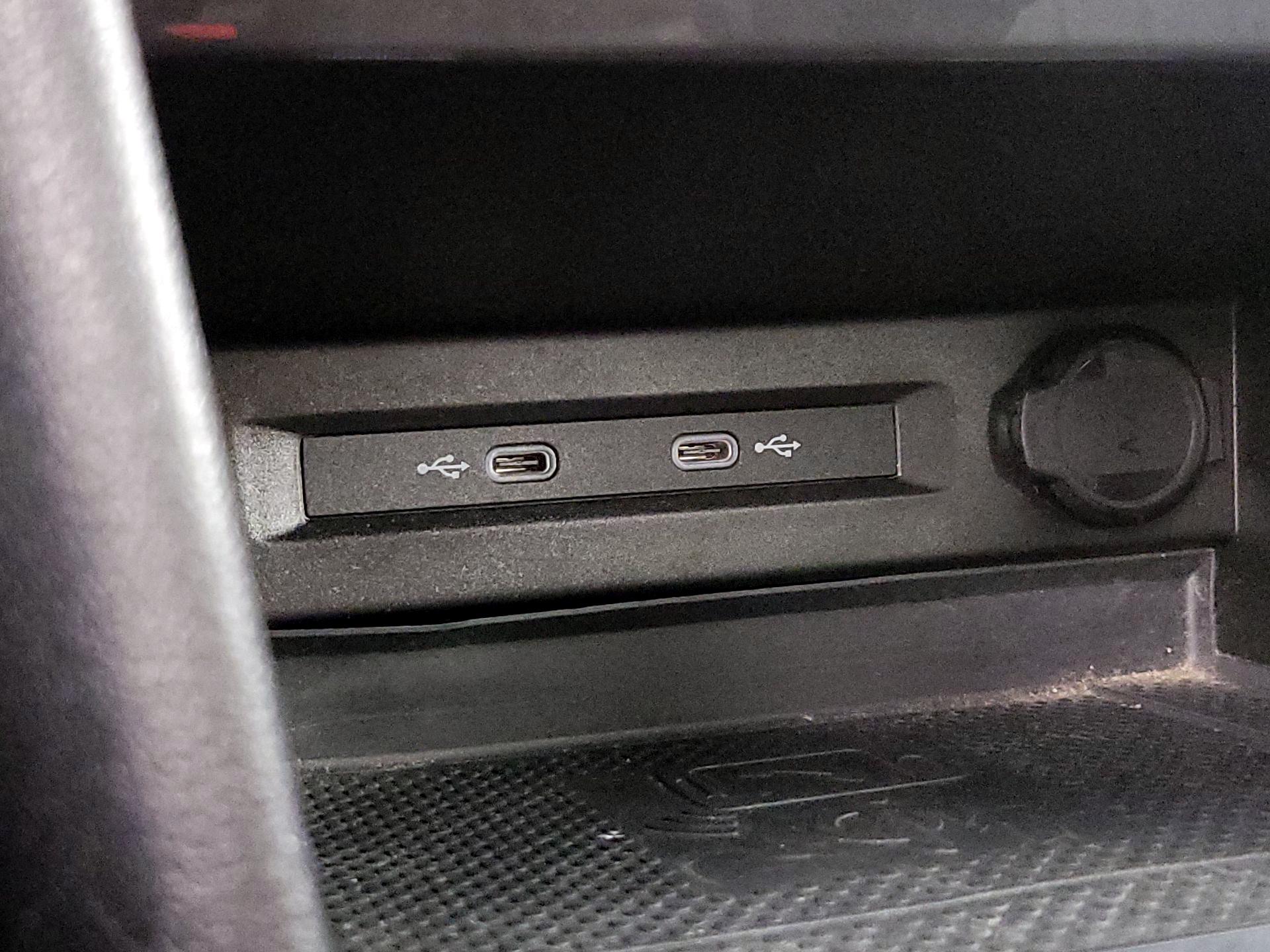 Thumbnail: 2022 Volkswagen Tiguan - 18