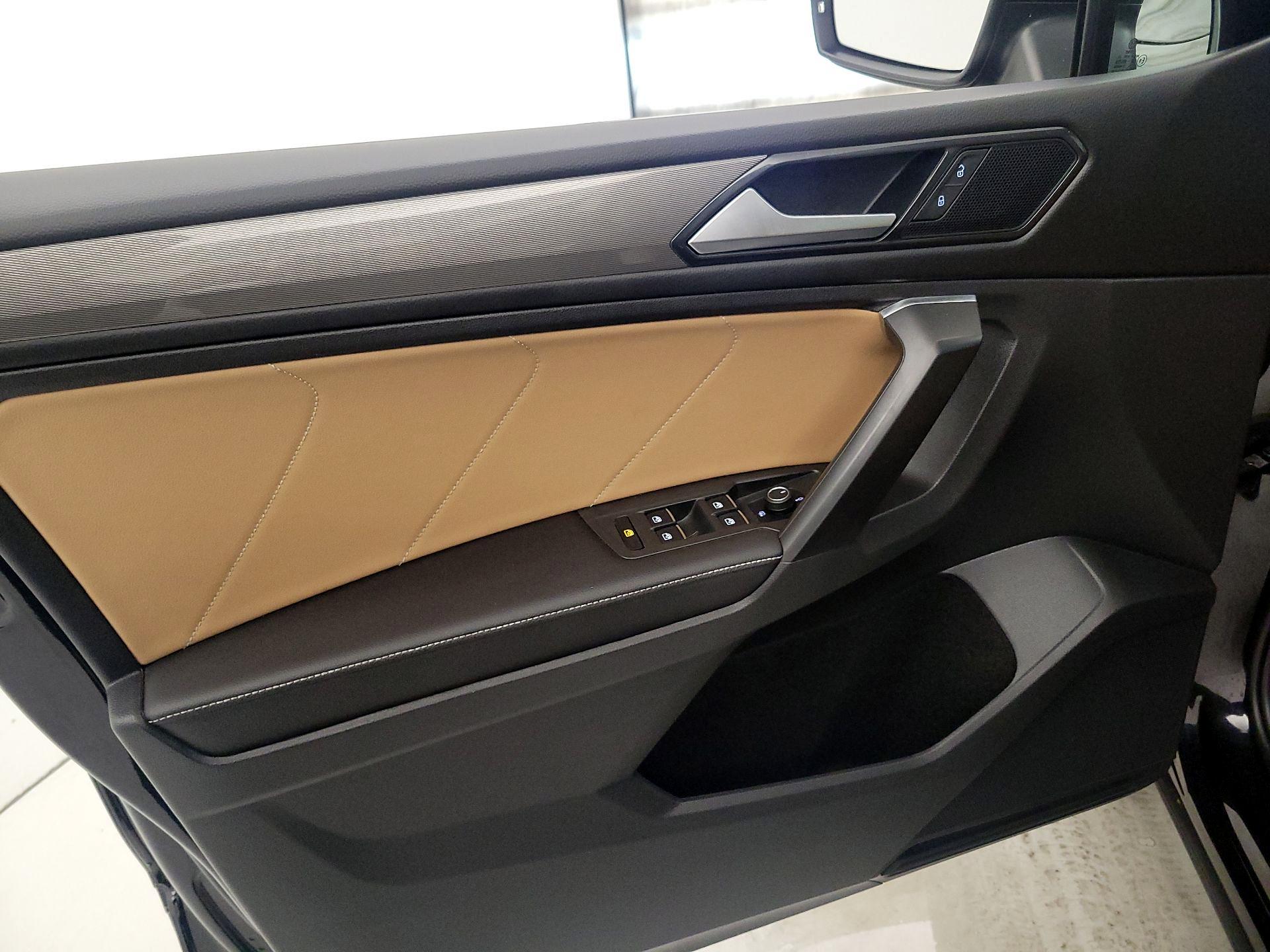 Thumbnail: 2022 Volkswagen Tiguan - 12