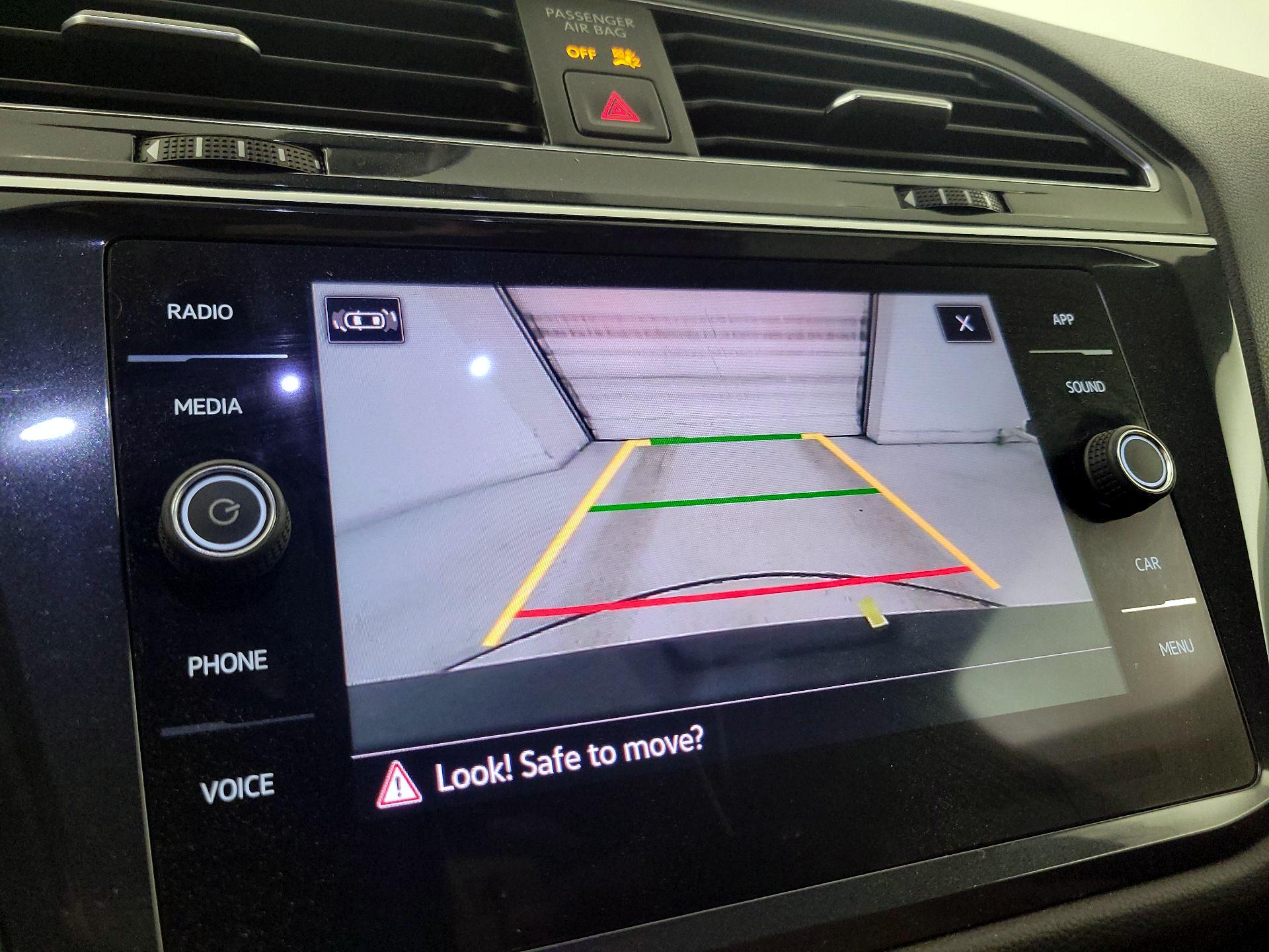 Thumbnail: 2022 Volkswagen Tiguan - 14