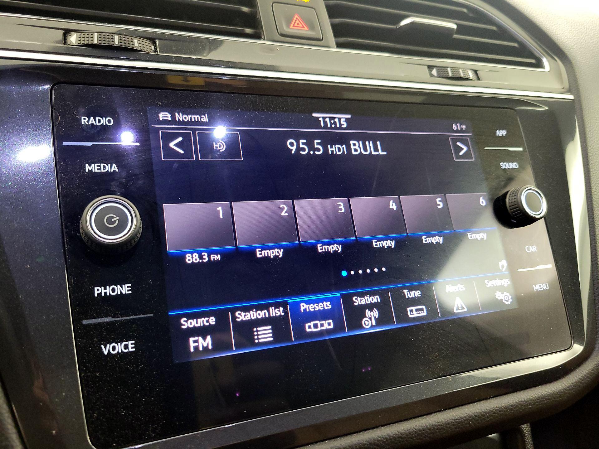 Thumbnail: 2022 Volkswagen Tiguan - 15