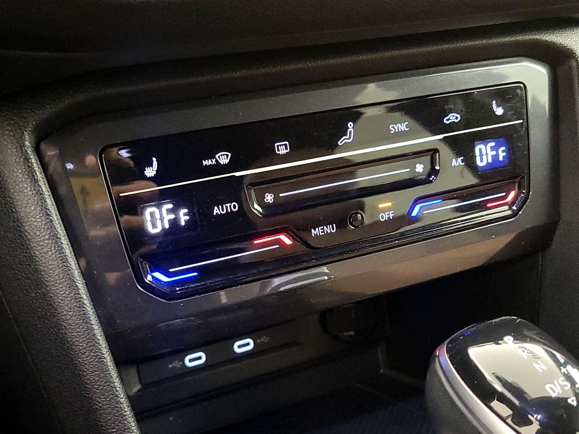 Thumbnail: 2022 Volkswagen Tiguan - 16