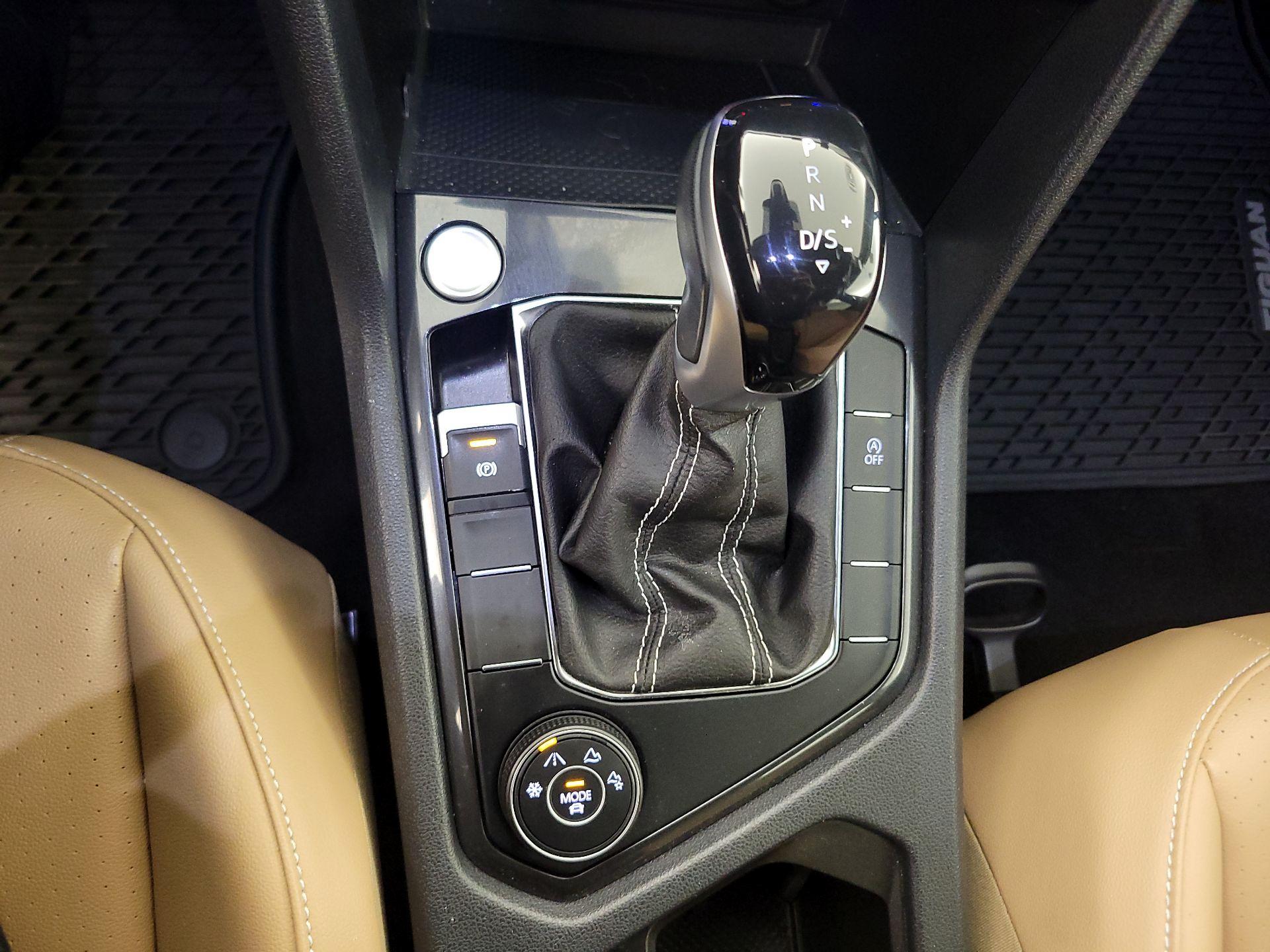 Thumbnail: 2022 Volkswagen Tiguan - 17