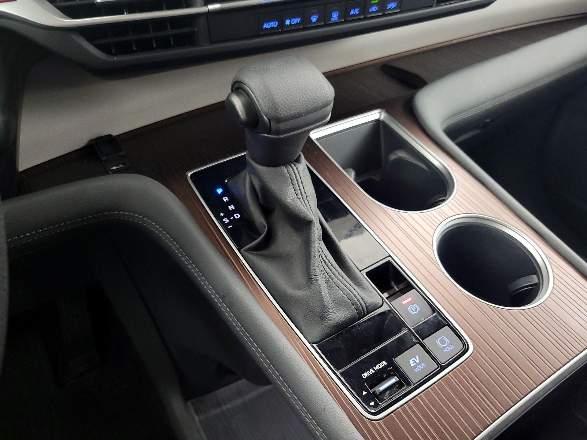 Thumbnail: 2024 Toyota Sienna - 17