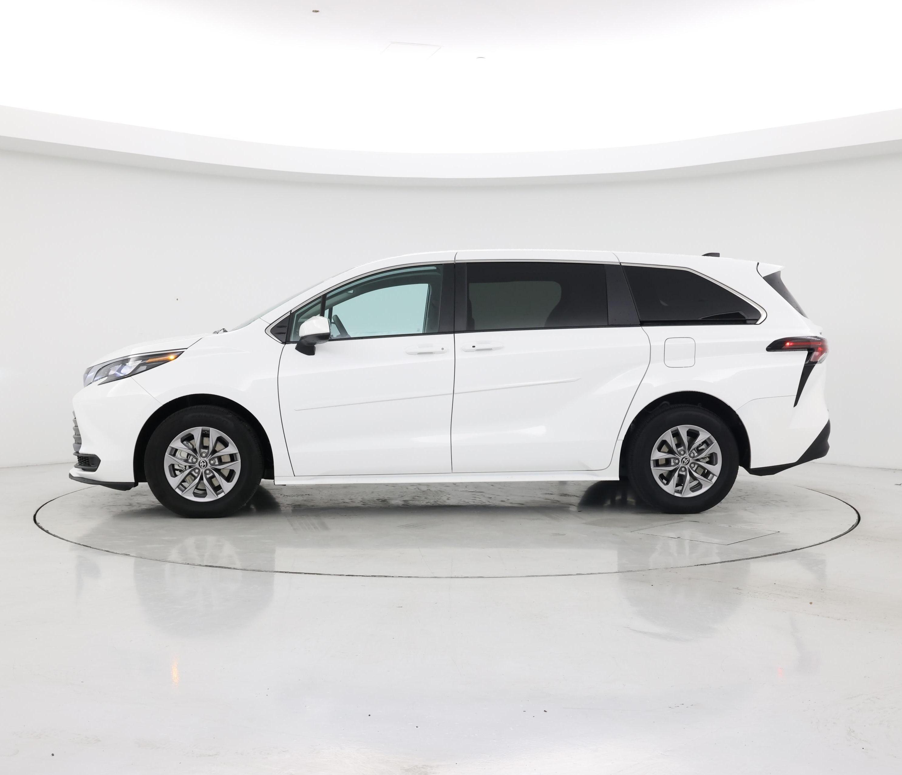Thumbnail: 2024 Toyota Sienna - 3