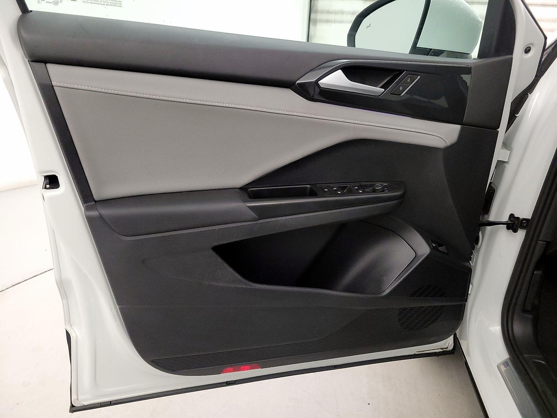 Thumbnail: 2022 Volkswagen Taos - 12