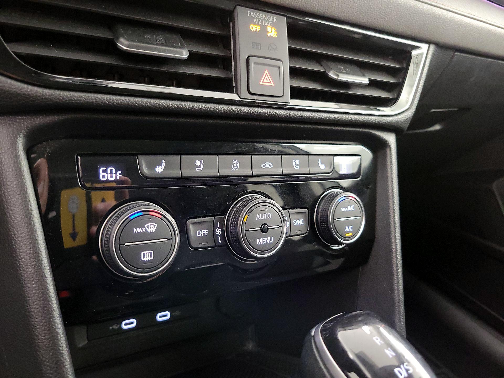 Thumbnail: 2022 Volkswagen Taos - 17