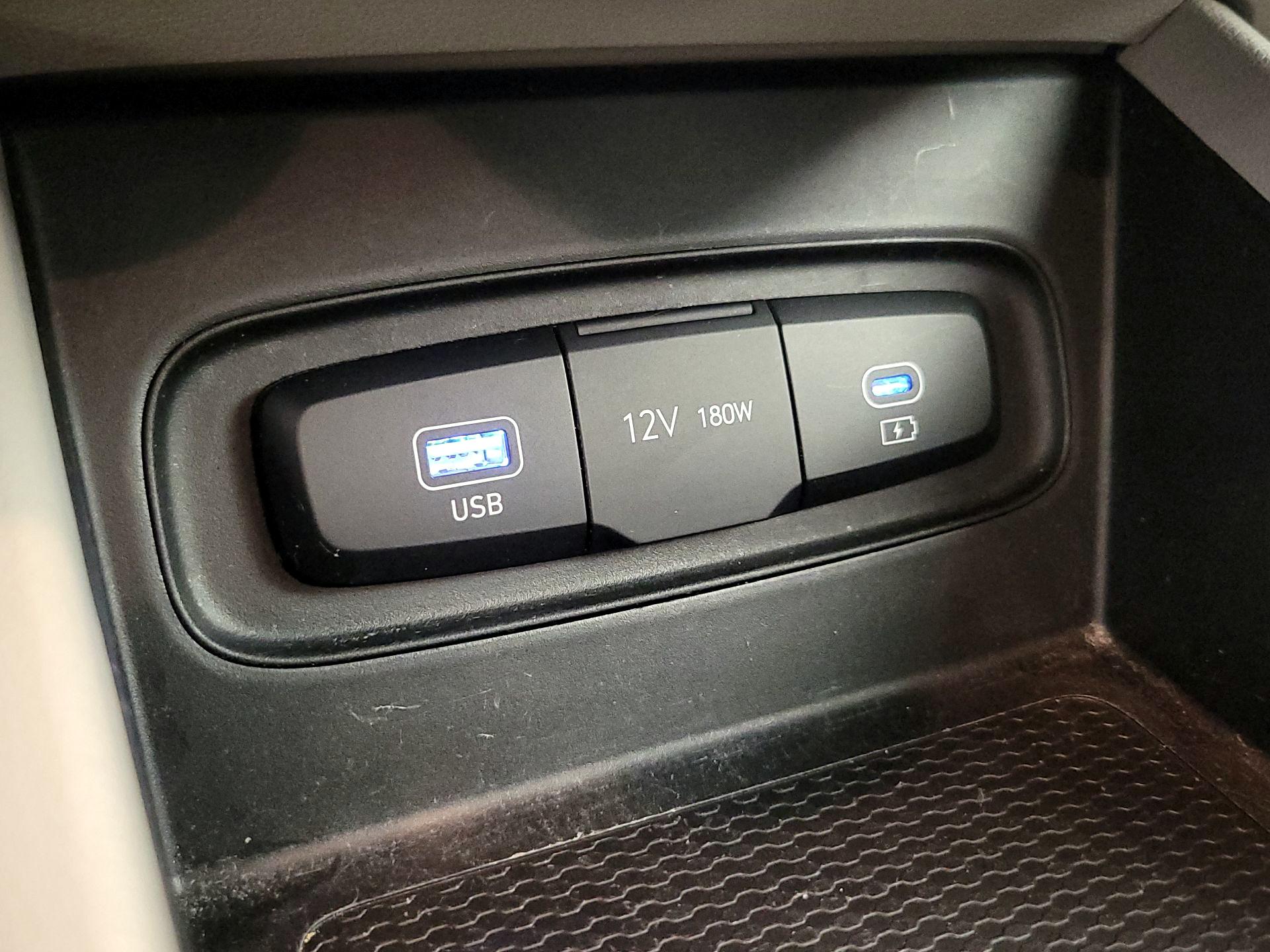 Thumbnail: 2023 Hyundai Venue - 18