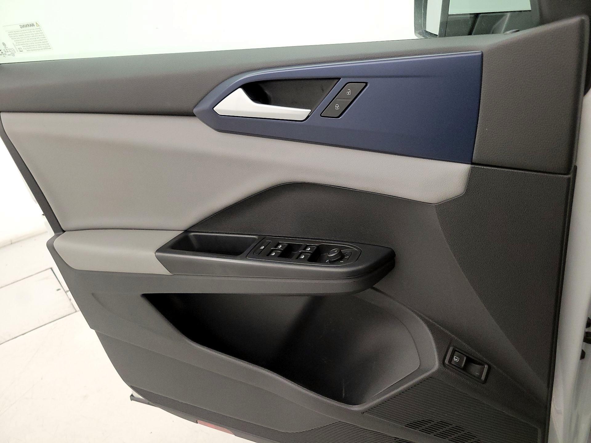 Thumbnail: 2022 Volkswagen Taos - 12