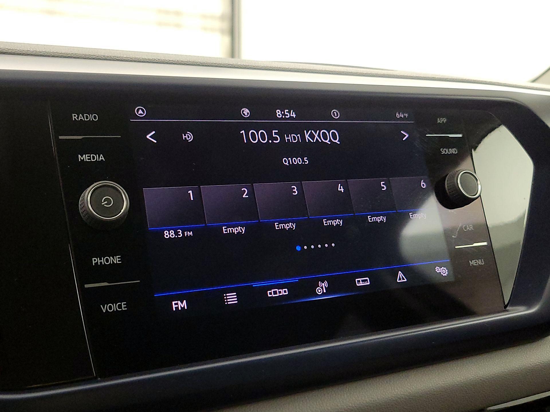 Thumbnail: 2022 Volkswagen Taos - 15