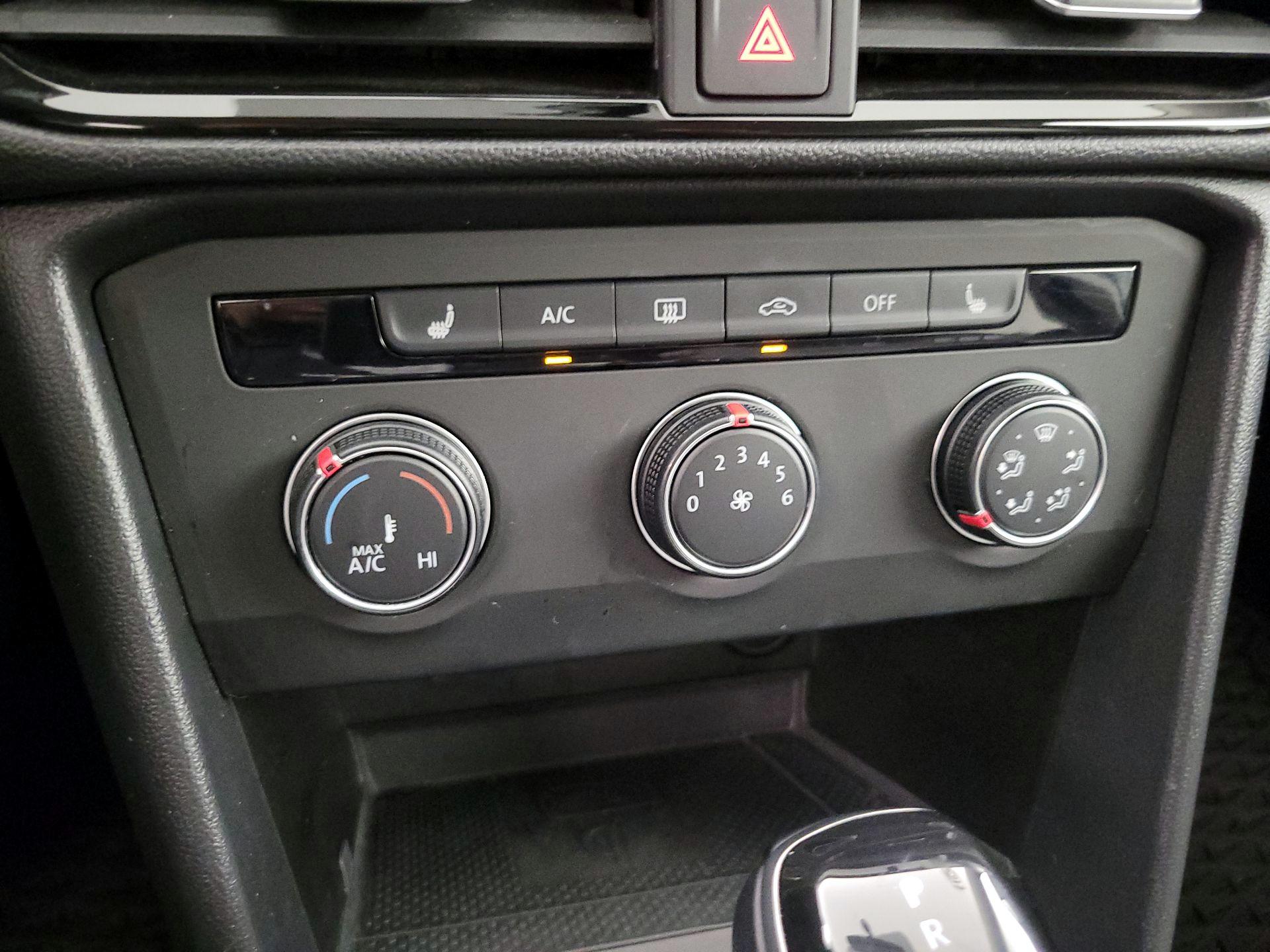 Thumbnail: 2022 Volkswagen Taos - 16