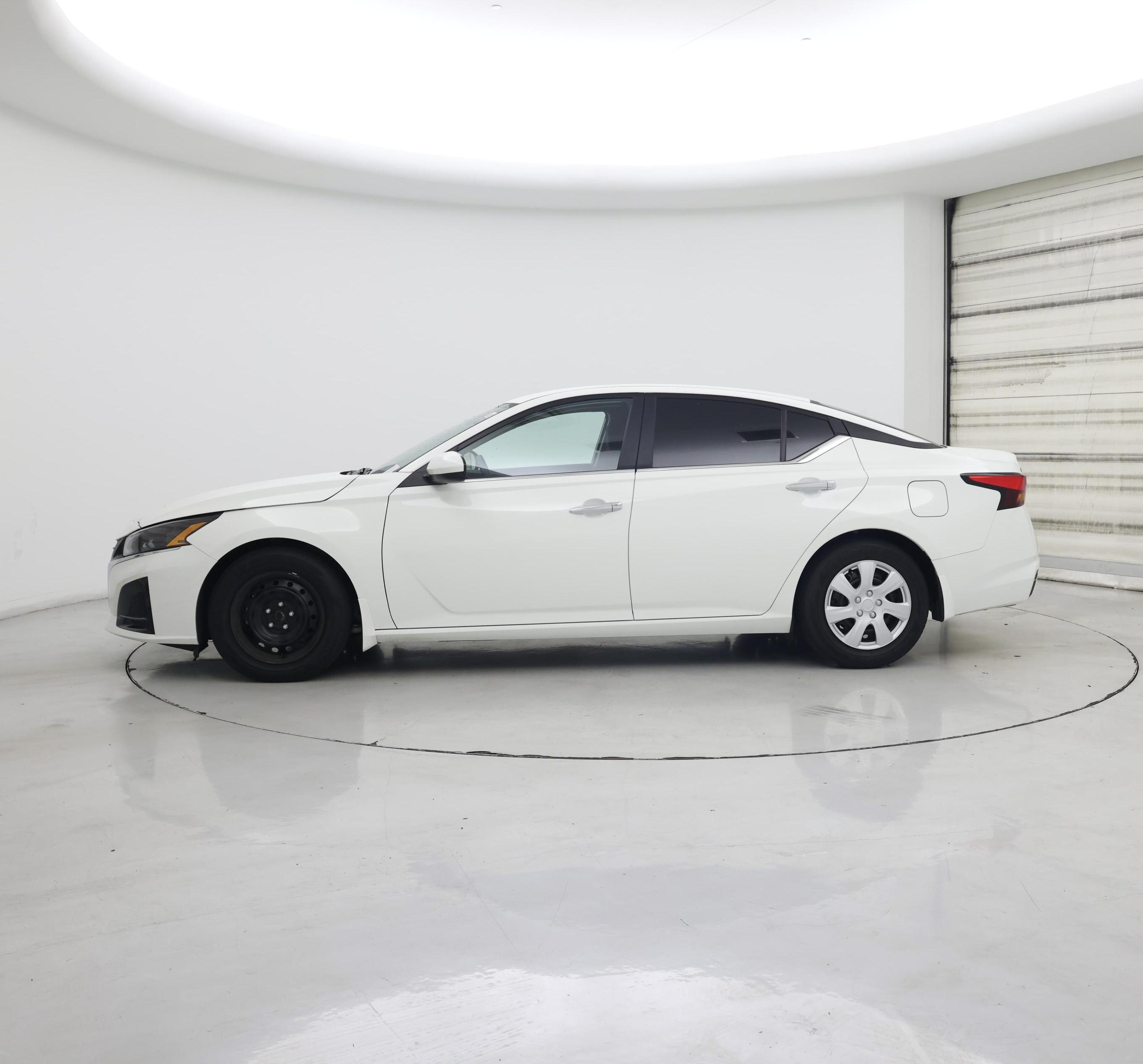 Thumbnail: 2023 Nissan Altima - 3