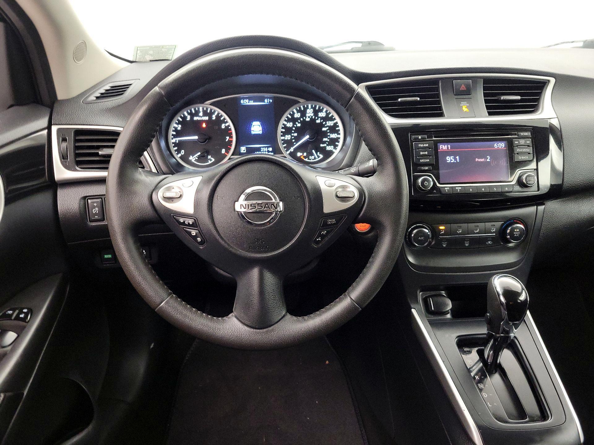 Thumbnail: 2017 Nissan Sentra - 10