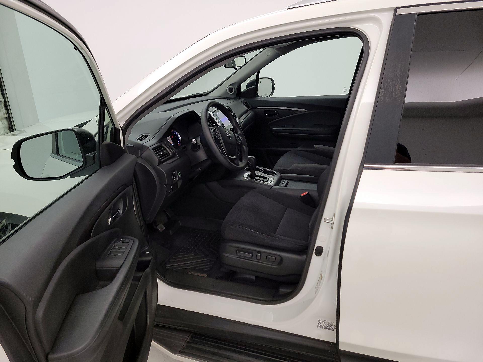 Thumbnail: 2017 Honda Pilot - 11