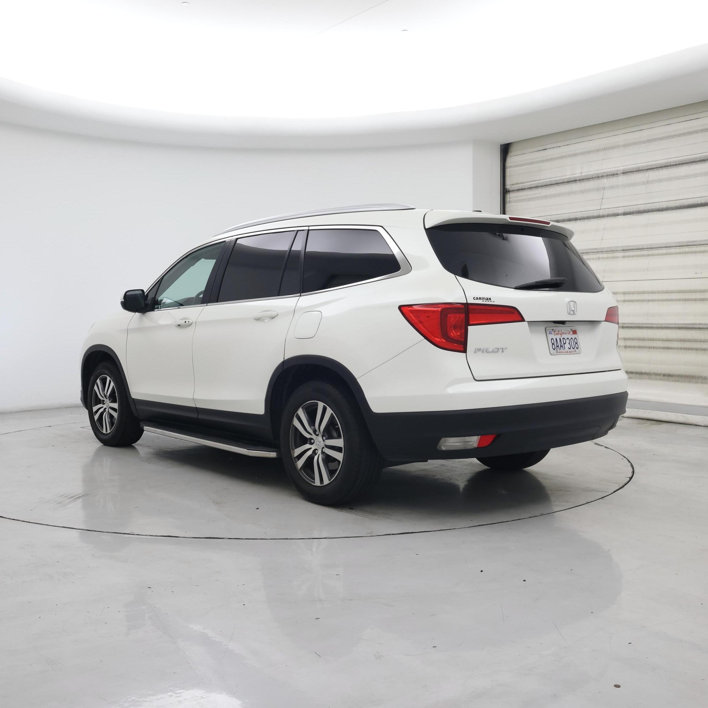 Thumbnail: 2017 Honda Pilot - 2