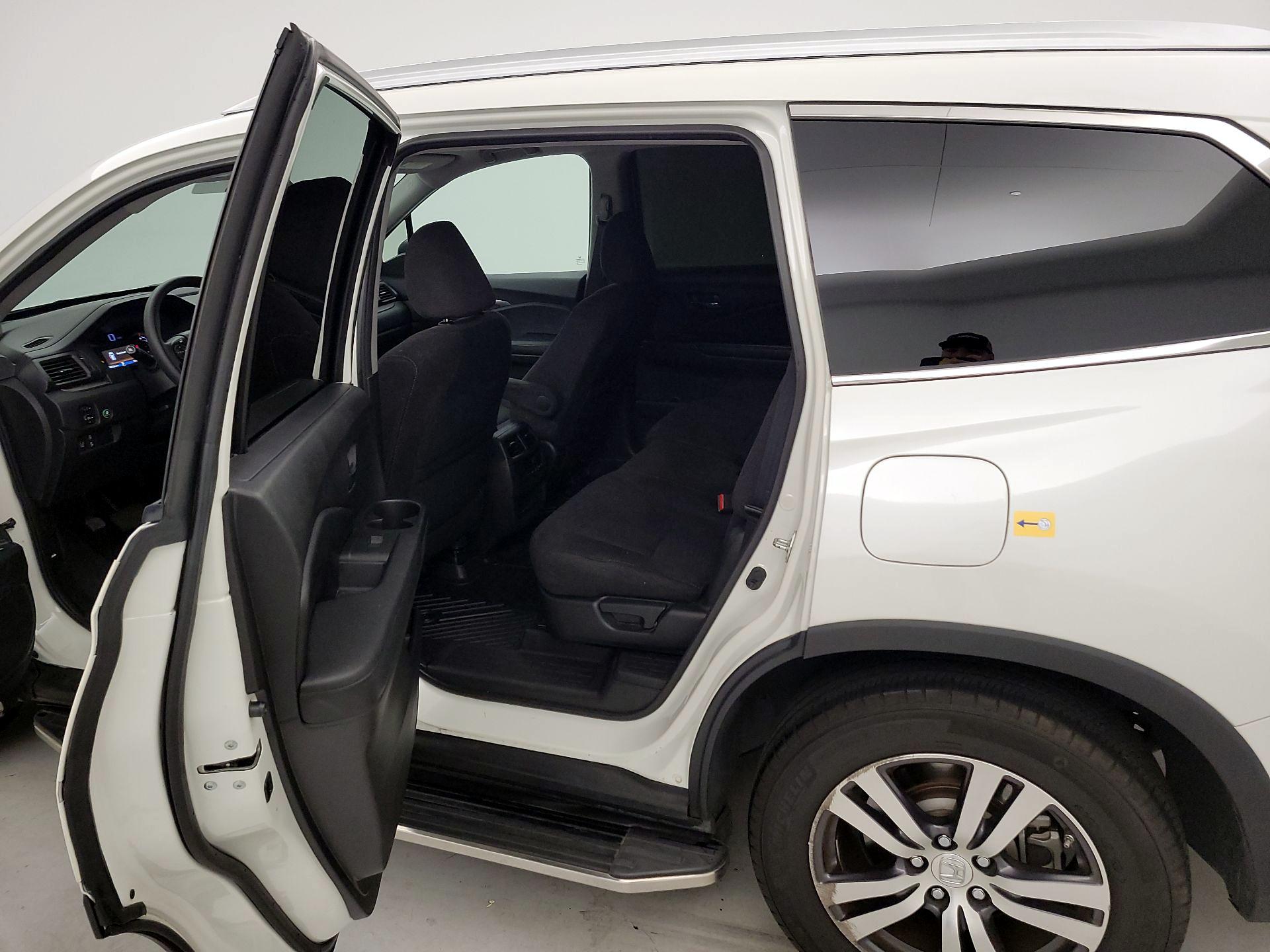 Thumbnail: 2017 Honda Pilot - 19