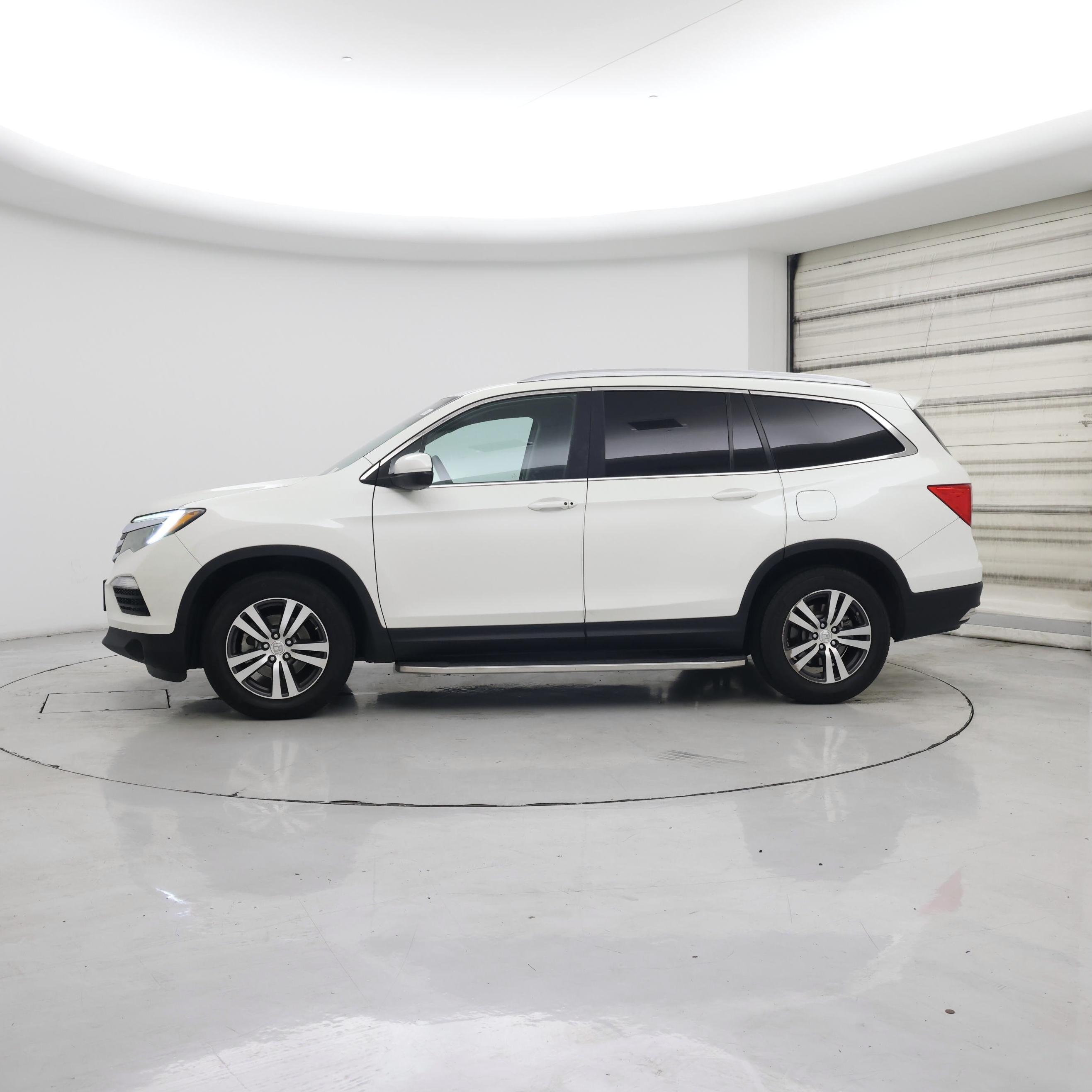 Thumbnail: 2017 Honda Pilot - 3