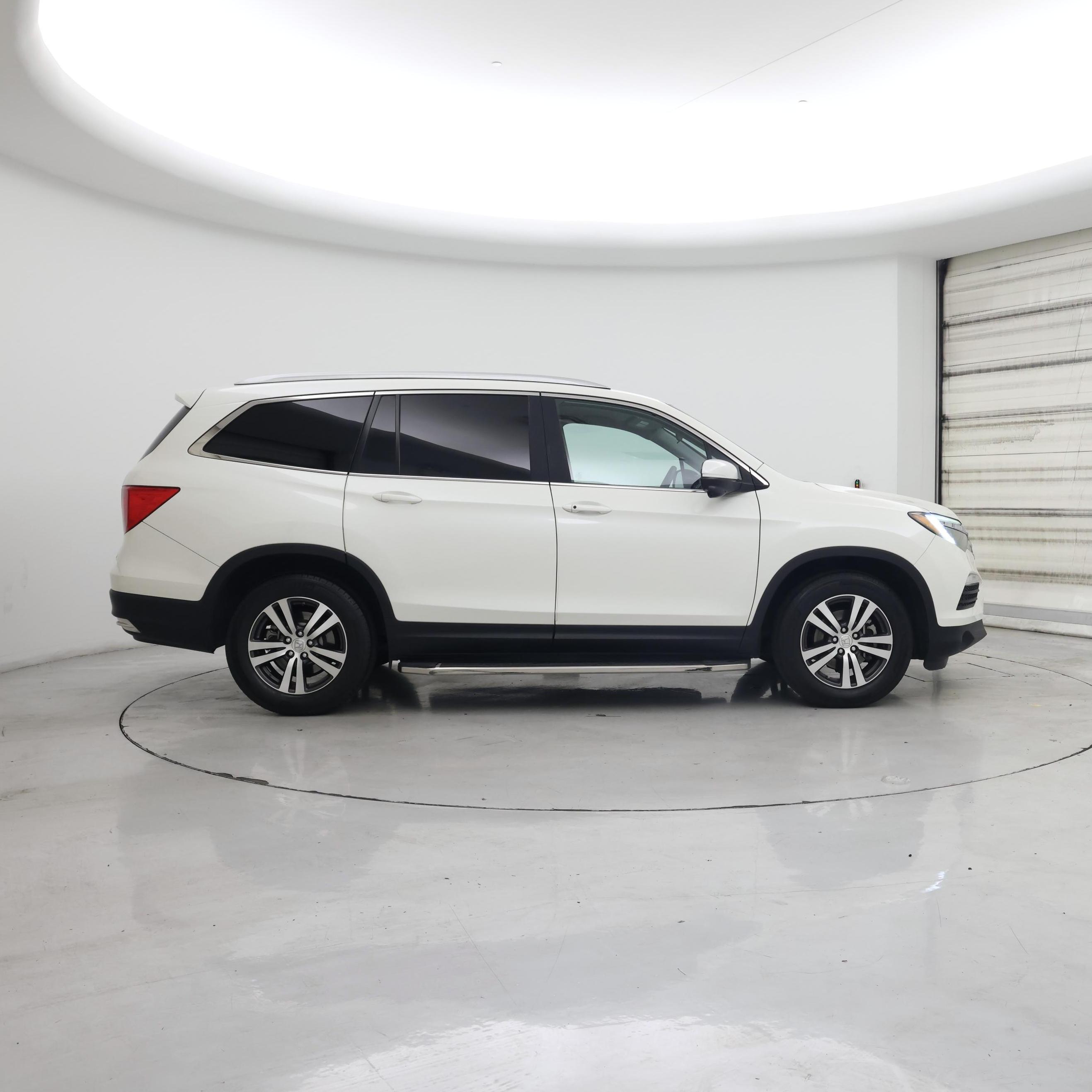 Thumbnail: 2017 Honda Pilot - 7