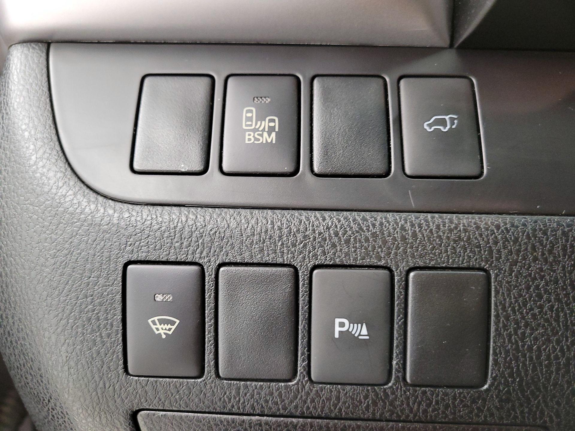 Thumbnail: 2016 Toyota Highlander - 13