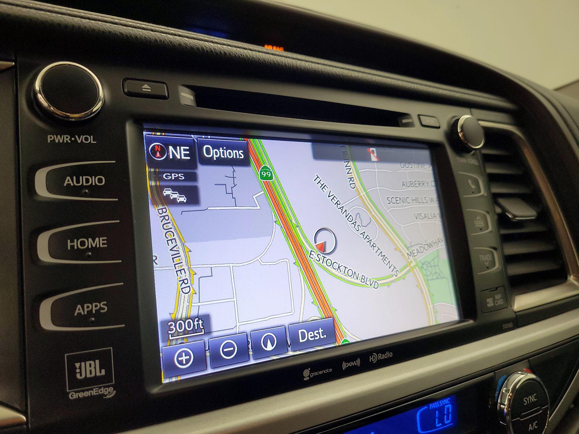Thumbnail: 2016 Toyota Highlander - 14