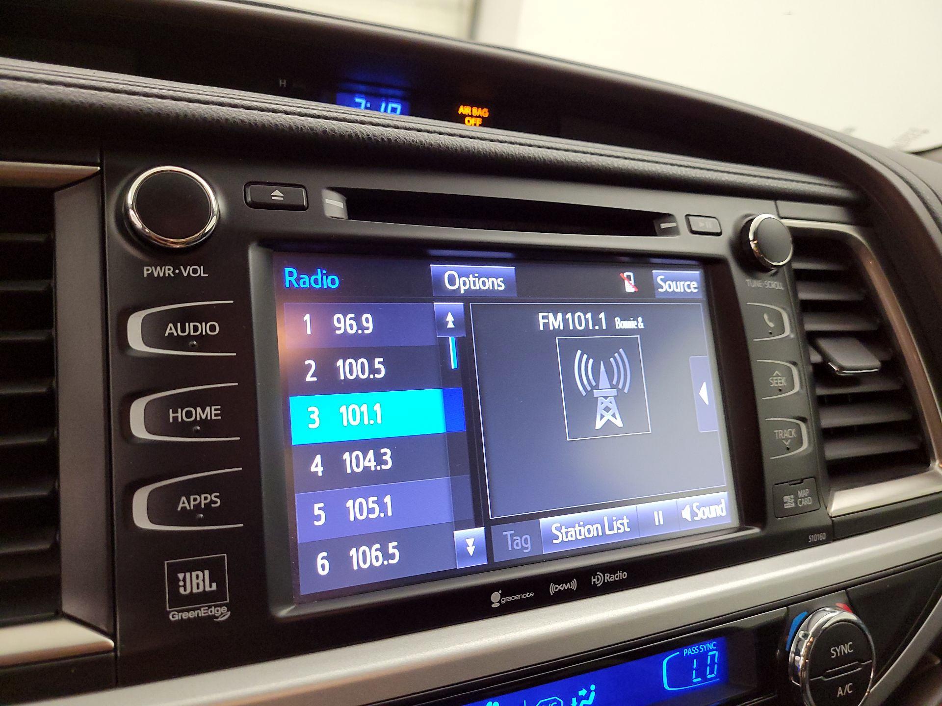 Thumbnail: 2016 Toyota Highlander - 16