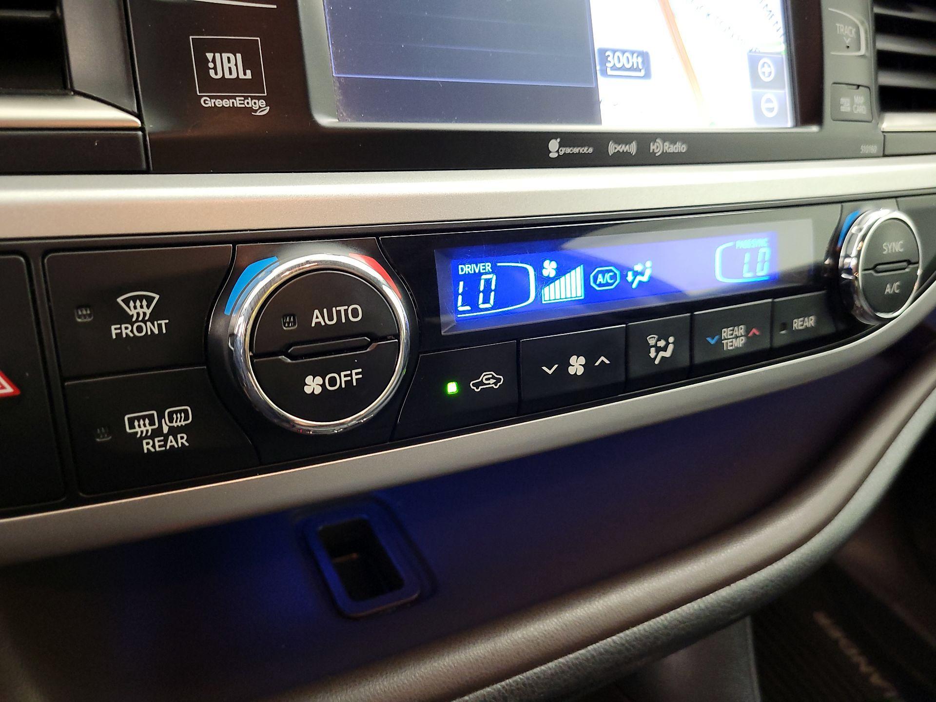 Thumbnail: 2016 Toyota Highlander - 17