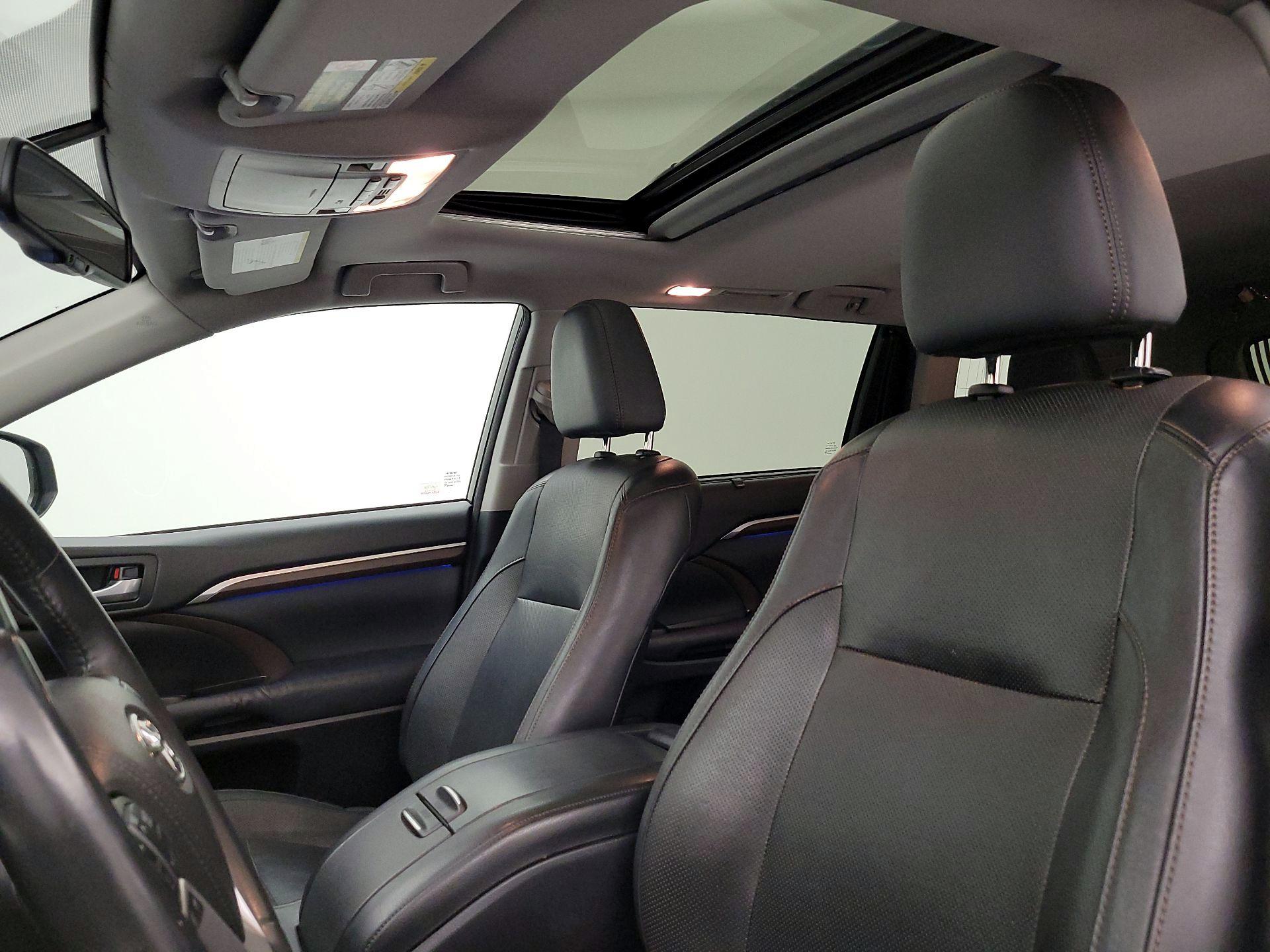 Thumbnail: 2016 Toyota Highlander - 20