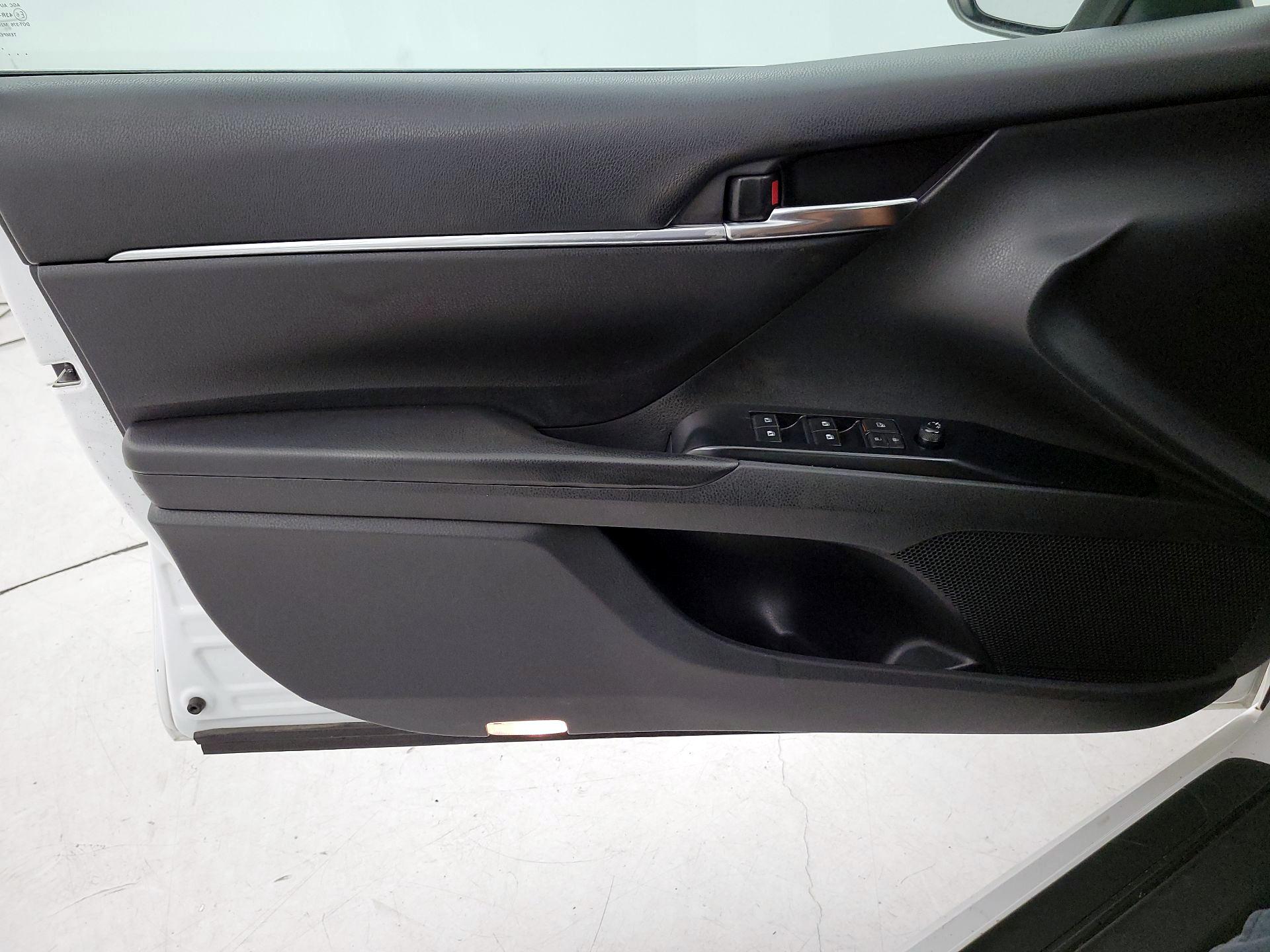 Thumbnail: 2019 Toyota Camry - 12