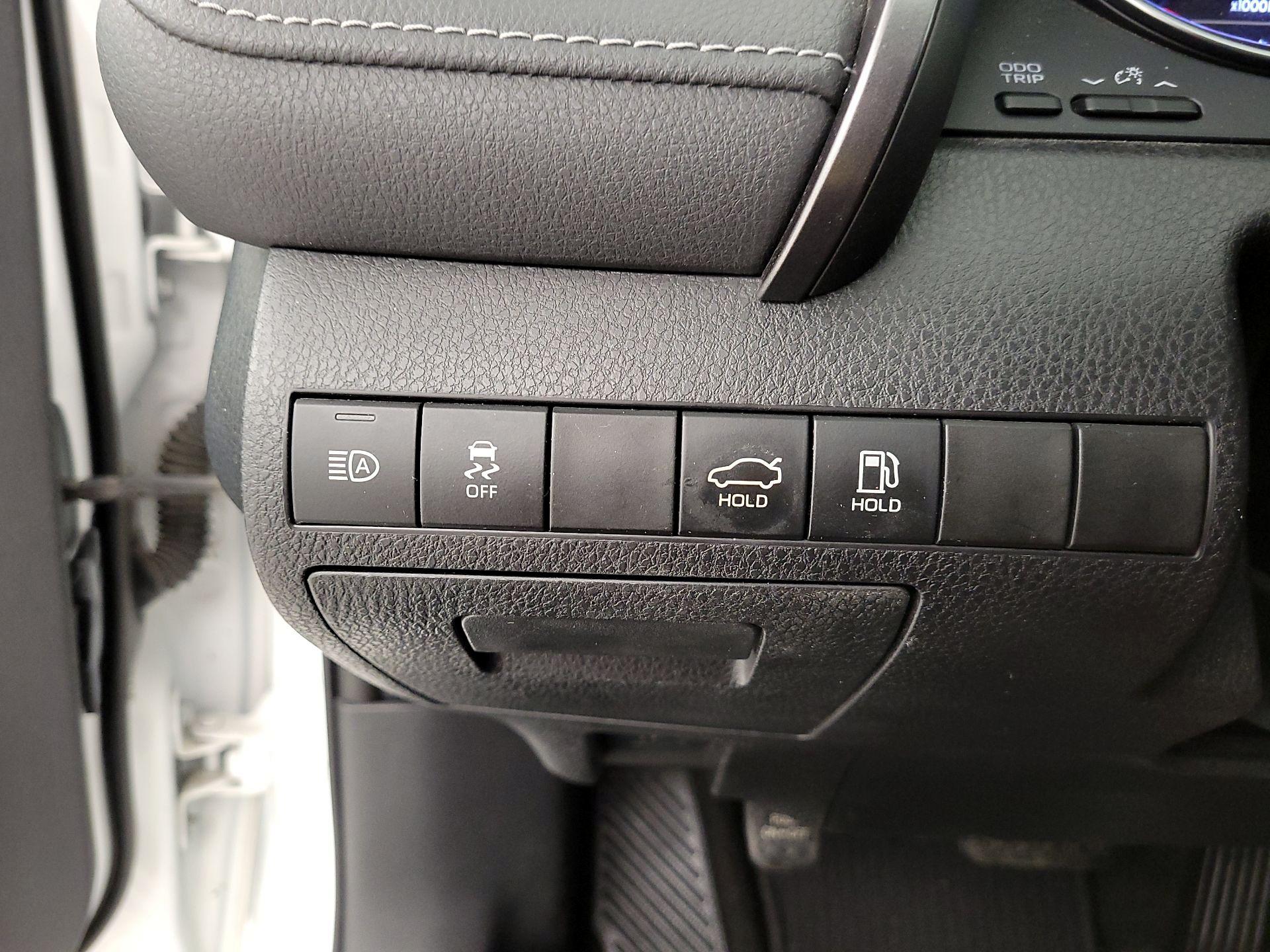 Thumbnail: 2019 Toyota Camry - 13